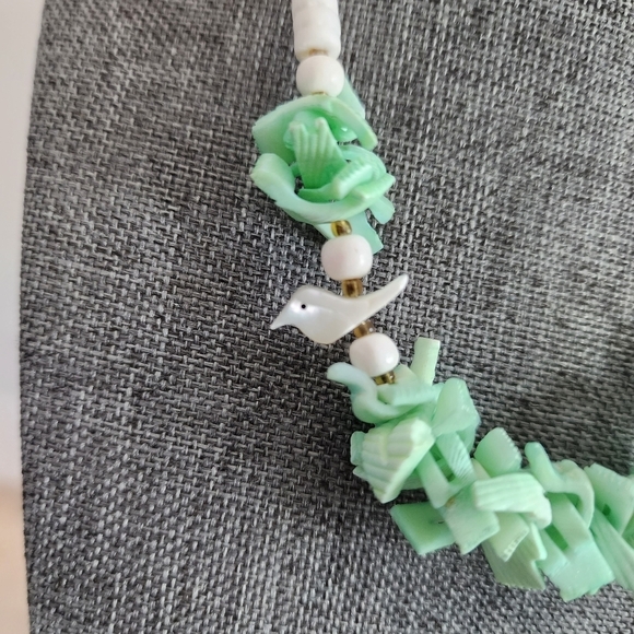 Shell and mother of pearl bird necklace - Picture 2 of 7